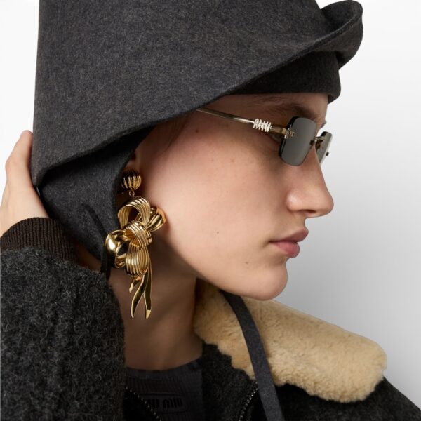 Miu Miu Smu B50 Metalgun 26C-09Z - Occhiali da sole da donna - foto 5 | Ottica Zambrelli Parma