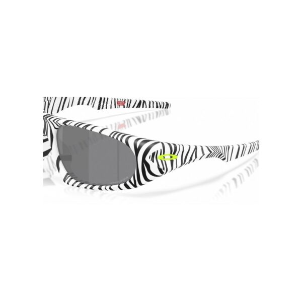 Oakley Neoforma OO 9528-04 Bengal Zebrato Prizm Grey - Occhiali da sole - foto 5 | Ottica Zambrelli Parma