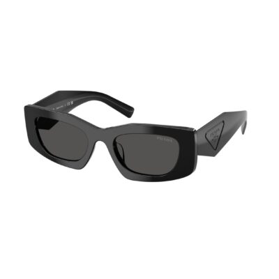 Occhiali da sole Prada PR D03SD 16K08Z, montatura nero e lenti grigio scuro, vista a tre quarti