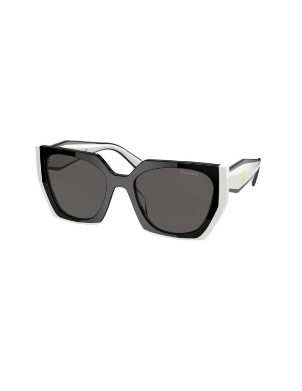 Occhiali da sole Prada PR 15WS 09Q5S0, montatura nero / bianco talco e lenti grigio scuro, vista a tre quarti